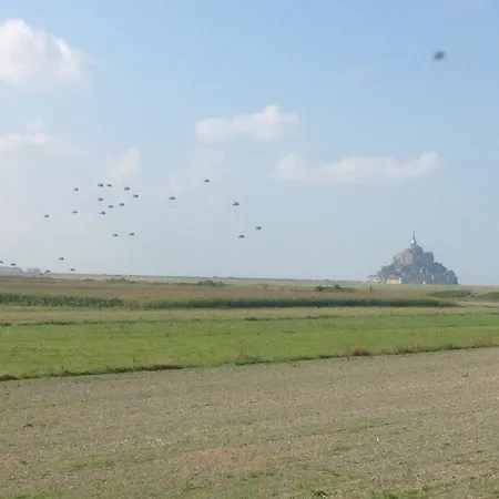 Au Caprice Du Mont *