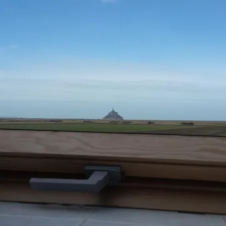 Au Caprice Du Mont